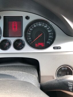 VW Passat b6 - 2.0 tdi-CR -103kW - na náhradní díly - 13