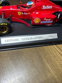 Ferrari F310/2 1:18(1996) - 13