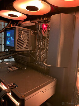 ASUS RTX 5090 LC OC, 4K OLED ASUS MONITOR - 13