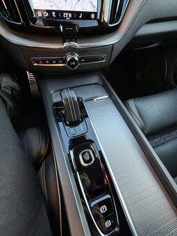 Volvo XC60 B4 R-Design A/T (odpočet DPH) - 13