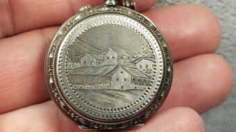 Staré stříbrné kapesní malované hodinky, pěkné gravírování - 13