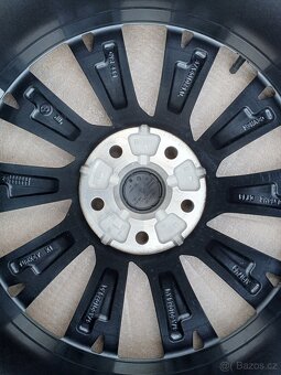 Zánovní zimní orig alu Škoda Karoq 215/50/18 vzorek 9mm - 13