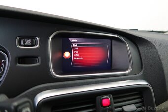 Volvo V40 T2 90kW, A/T, MOMENTUM, ZÁRUKA, VÝHŘEV - 13