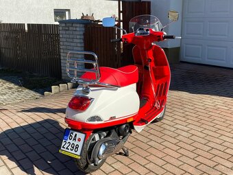 Skútr Vespa s 50 Piaggio - 13