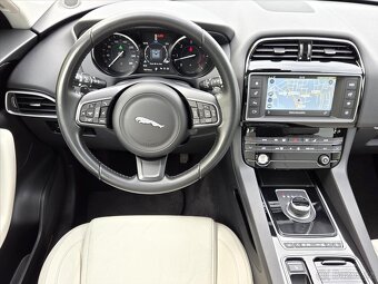 Jaguar F-Pace 3,0 D 221kW Prestige AWD ČR V6 AWD Prestige Ad - 13