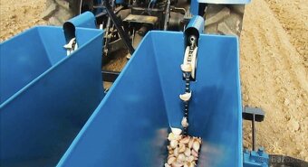 6řadý secí stroj na cibuli a česnek pro malý traktor - 13