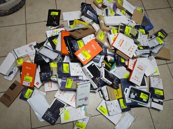 1000 kusů obalů na telefony a ochranných skel - 13