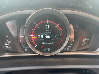 Volvo V40 D4 2.0L 140kW momentum - 13