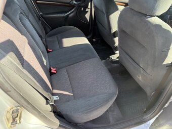FORD FOCUS COMBI 1,8 TDDi 66kW - 2. majitel - Servis - 13