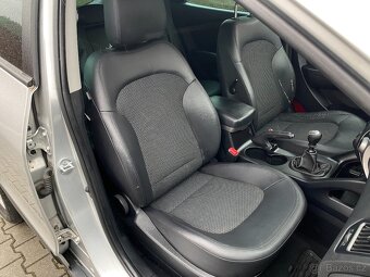 HYUNDAI IX35 1,7 CRDI TRIKOLOR 4X2 / STYLE / 2012 - 13