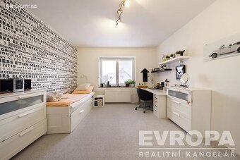 Prodej rodinného domu 198 m², pozemek 278 m² - 13