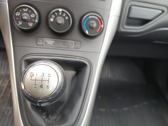 Toyota Auris 1.6 VVT-i AC 6 Kvalt 8/2011 - 13
