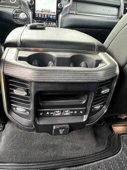 Dodge RAM Limited 2021, 5.7, TOP stav - 13