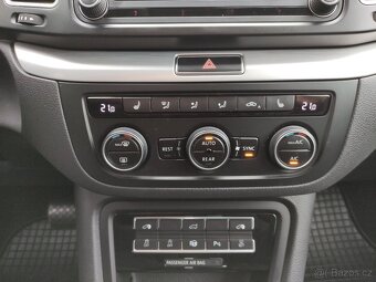 VW Sharan TDi DSG XENON NAVI VYHŘ.SEDAČKY TAŽNÉ - 13
