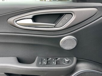 Alfa Romeo Giulia,  2,0 Q4 Veloce TOPstav, s.kniha - 13