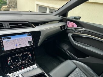 Audi e-tron 55 - 13