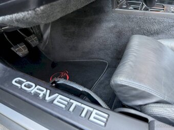 Chevrolet Corvette - 13