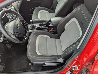 Kia Ceed kombi 1.6 GDI 99 kW Exclusive - 13