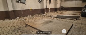Pronájem haly cca 810m2 včetně kanceláří u metra Hůrka Praha - 13