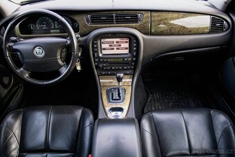Jaguar S-Type 4.2 V8 Executive - 13