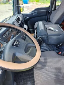 Man 6x4 hákový nosič kontejneru - 13