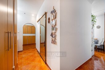 Prodej rekonstruovaného, prostorného DV bytu 3+1, 72 m2 podl - 13