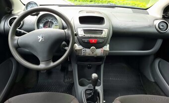 Peugeot  107 1.0 50kw r.v2009 5dveř - 13