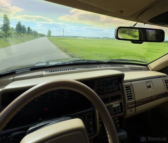 Jeep Wagoneer V8 - 13