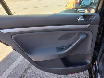 Volkswagen Golf, 1.6i Jen 116.000 Km Serviska - 13