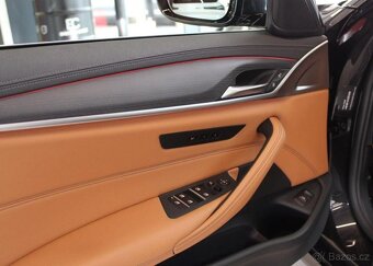 BMW Řada 5 530d Touring xDrive Luxury Lin nafta automat - 13