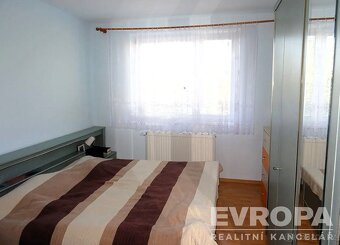 Prodej domu 4+kk s rozlehlou zahradou, vyhřívaným venkovním  - 13