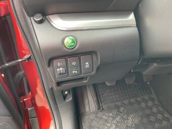 Prodám Honda ČR-V 1,6 DTEVC 4WD ELEGANCE PLUS - 13
