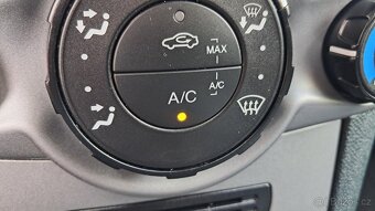 Ford Fiesta, 1.25i / najeto 85 000 km 1.MAJITEL ČR - 13