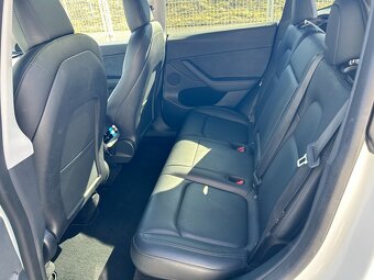 Tesla Model Y LR AWD 64 tis.km - 13