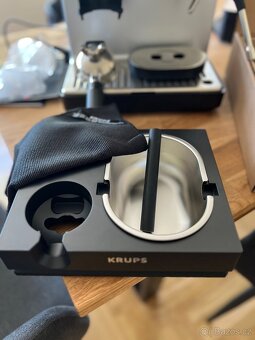 Spickovy pakovy kavovar s mlynkem Krups Precision+ XP804T10 - 13