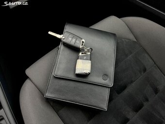 Volkswagen Golf 1.6TDi 77kw 1.Maj DSG Highline Serviska - 13