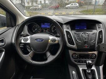 Ford Focus 1.6 TDCi Titanium Xenony Navi Tažné ALU R18 - 13