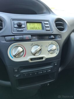 Toyota Yaris 1.0 VVT-i 48kw,2xklíč,1.Maj,127tkm,Klima - 13