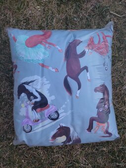 Šporny, řemínky na sporny, reflexní vesta, polštář, deka - 13