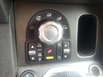 Land Rover Discovery 4  2,7TD - 13