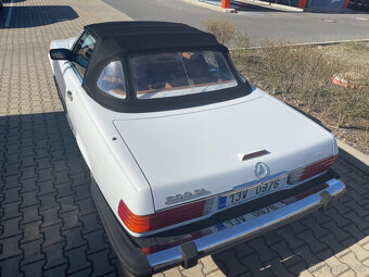 Mercedes-Benz 560 SL Veterán - 13