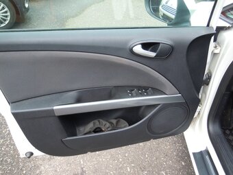 Seat Leon 1.6TDi 77kw(105hp) automat r.v.1/2011 - 13