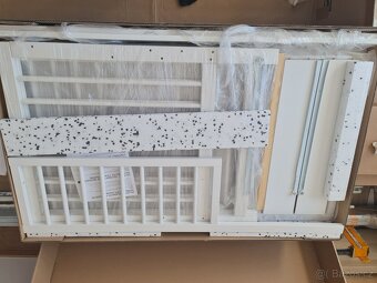 Krásná dětská postýlka se šuplíkem a zábranou 120 x 60 bílá - 13