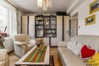 Rodinný dům 5+1 v Úvalech s garáží a nájemníkem - 13