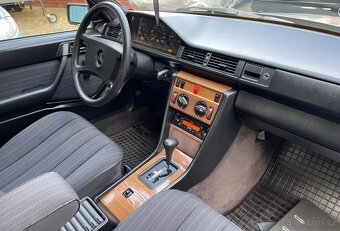 Mercedes-Benz 200E - 13