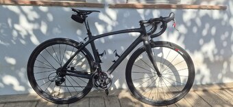 Velmi lehké silniční kolo, vše z karbonu, rám M, SRAM RED - 13