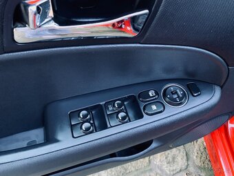 HYUNDAI i30 1.6i 93kW Nové v ČR 1 Majitel velmi pěkný - 13