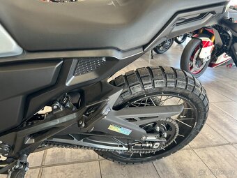 Zontes GK 125 Scrambler 2025 Drátěný kola - 13