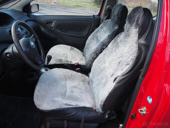 Toyota Yaris 1.0 AUTOMATICKÁ převodovka - 13