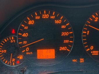 Toyota Avensis 2.2 D-Cat Kombi manual - 13